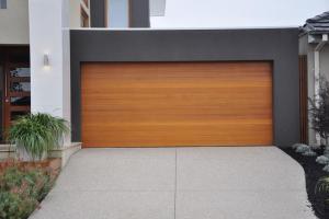 Puertas residenciales / Seccionales / Madera