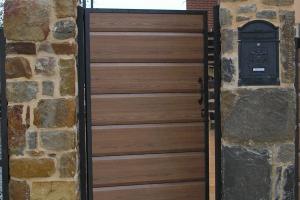 Puertas residenciales / Batientes de 1 o 2 hojas / Imitación madera y madera