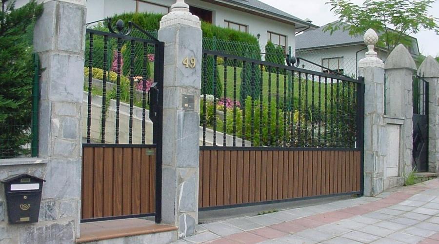 Puertas residenciales / Batientes de 1 o 2 hojas / Rústicas
