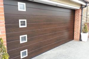 Puertas residenciales / Seccionales / Diferentes diseños y acabados