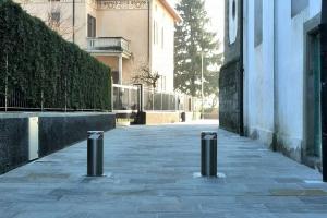 Otros modelos de puertas y automatismos / Pilonas escamoteables / 